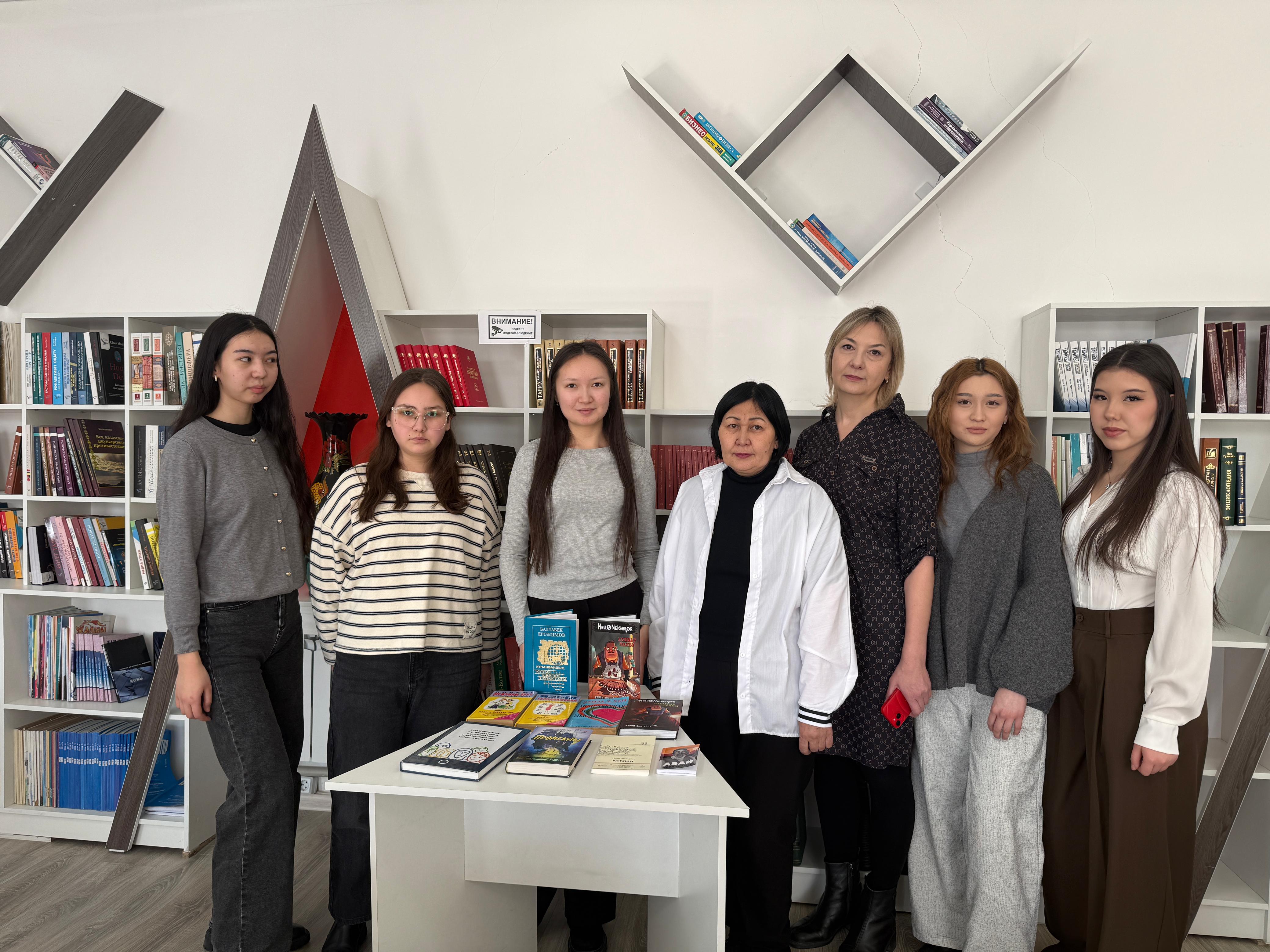 «Кітап – рухани қазына»: 8-ші корпус кітапханасындағы кітап сыйлау күні.